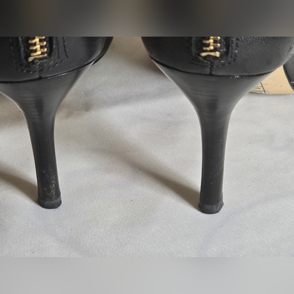 🔥EUC MICHAEL KORS LEATHER GIULIANA MID ANKLE STRAP PUMPS - Picture 6 of 16